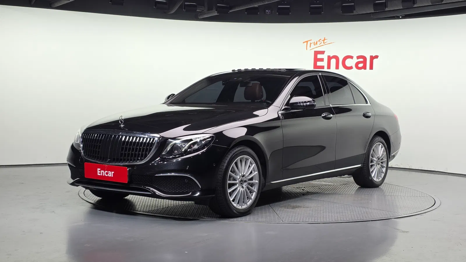 Mercedes-Benz Classe E E300 Exclusive (W213) 2018 — photo 1 sur 26
