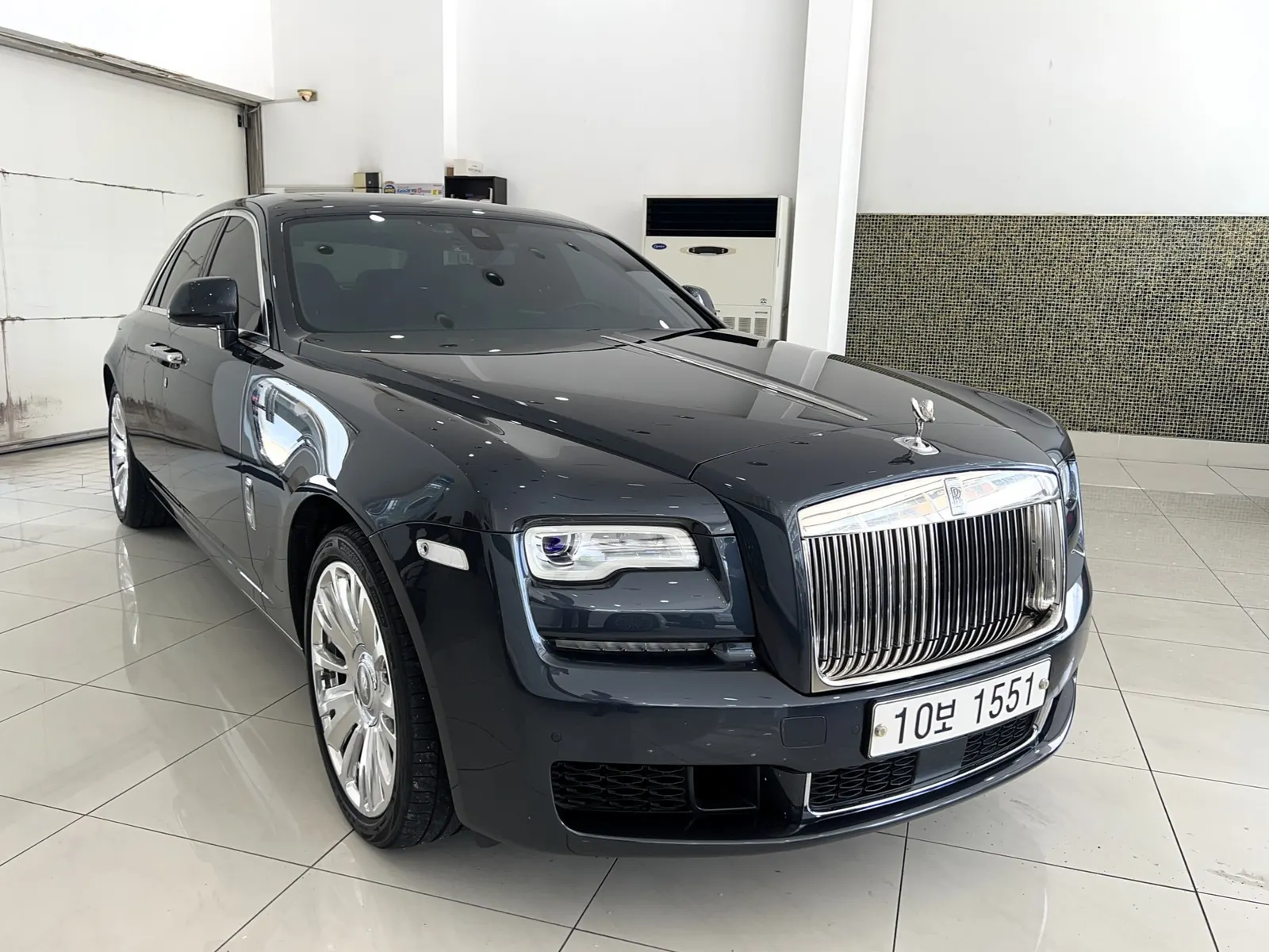 Rolls-Royce Ghost 6.6 V12 2019 — photo 1 sur 26