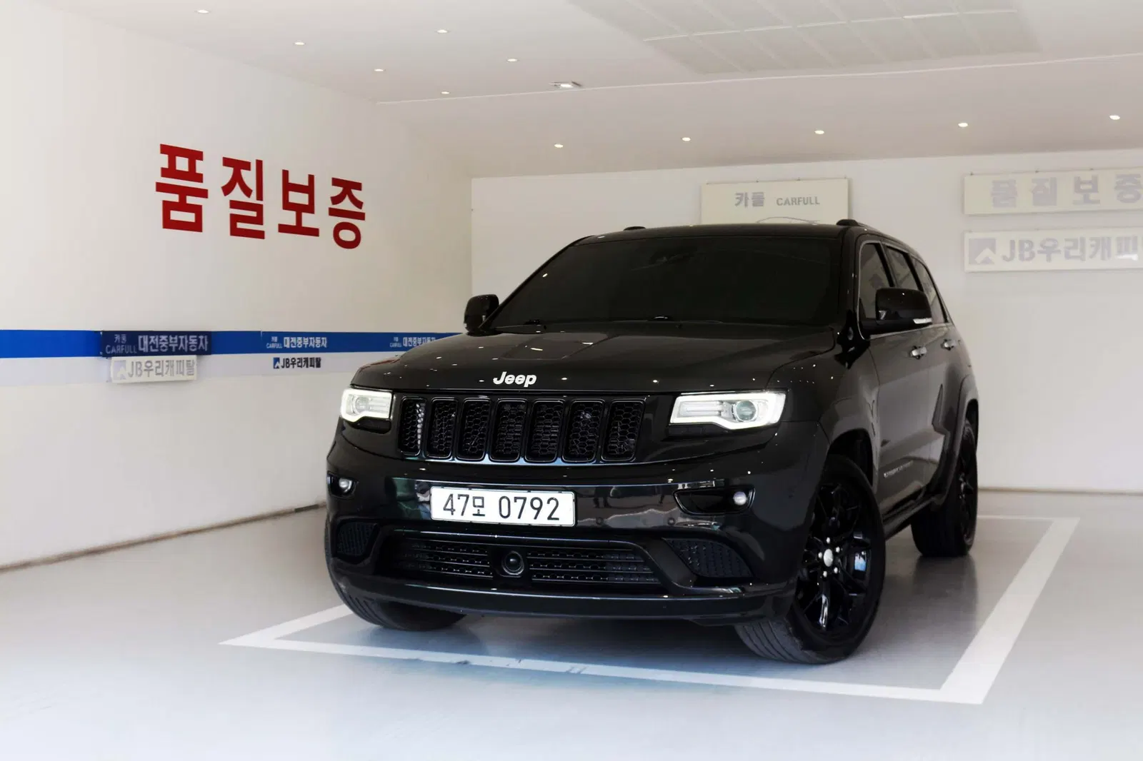 Jeep Grand Cherokee 3.0 Diesel Overland Summit 2016 — photo 1 sur 26