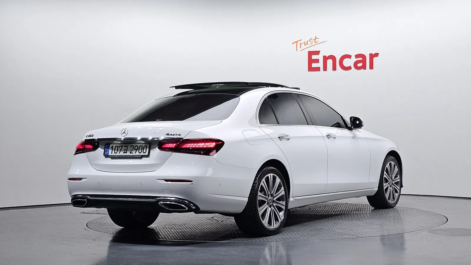 Mercedes-Benz Classe E E450 4MATIC Exclusive (W213) 2022 — photo 1 sur 37