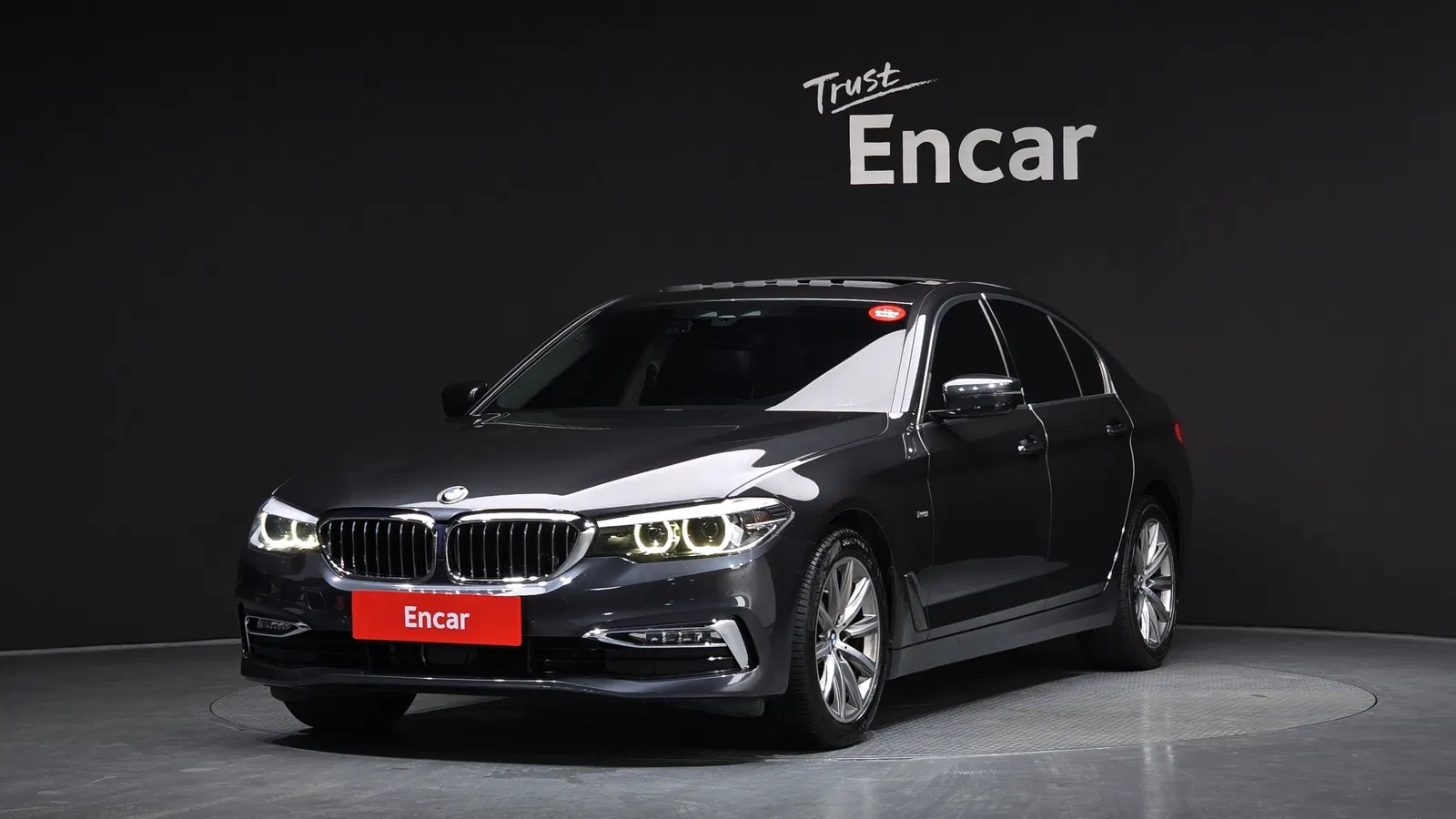 BMW Série 5 (G30) 520i Luxury 2018 — photo 1 sur 32