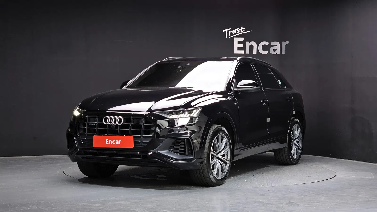 Audi Q8 (4M) 55 TFSI Quattro Premium 2021 — photo 1 sur 26