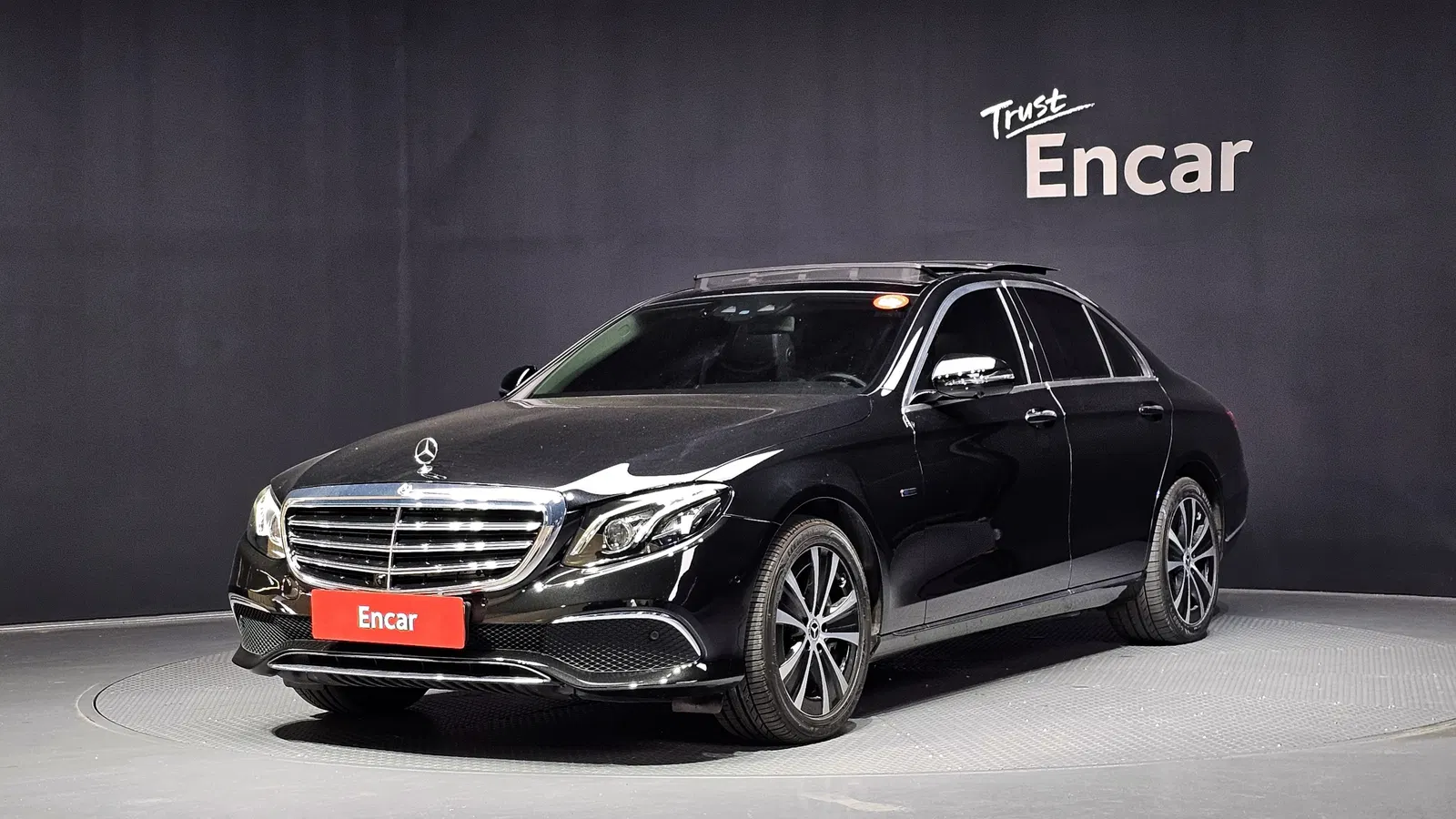 Mercedes-Benz Classe E E300e Exclusive (W213) 2019 — photo 1 sur 30