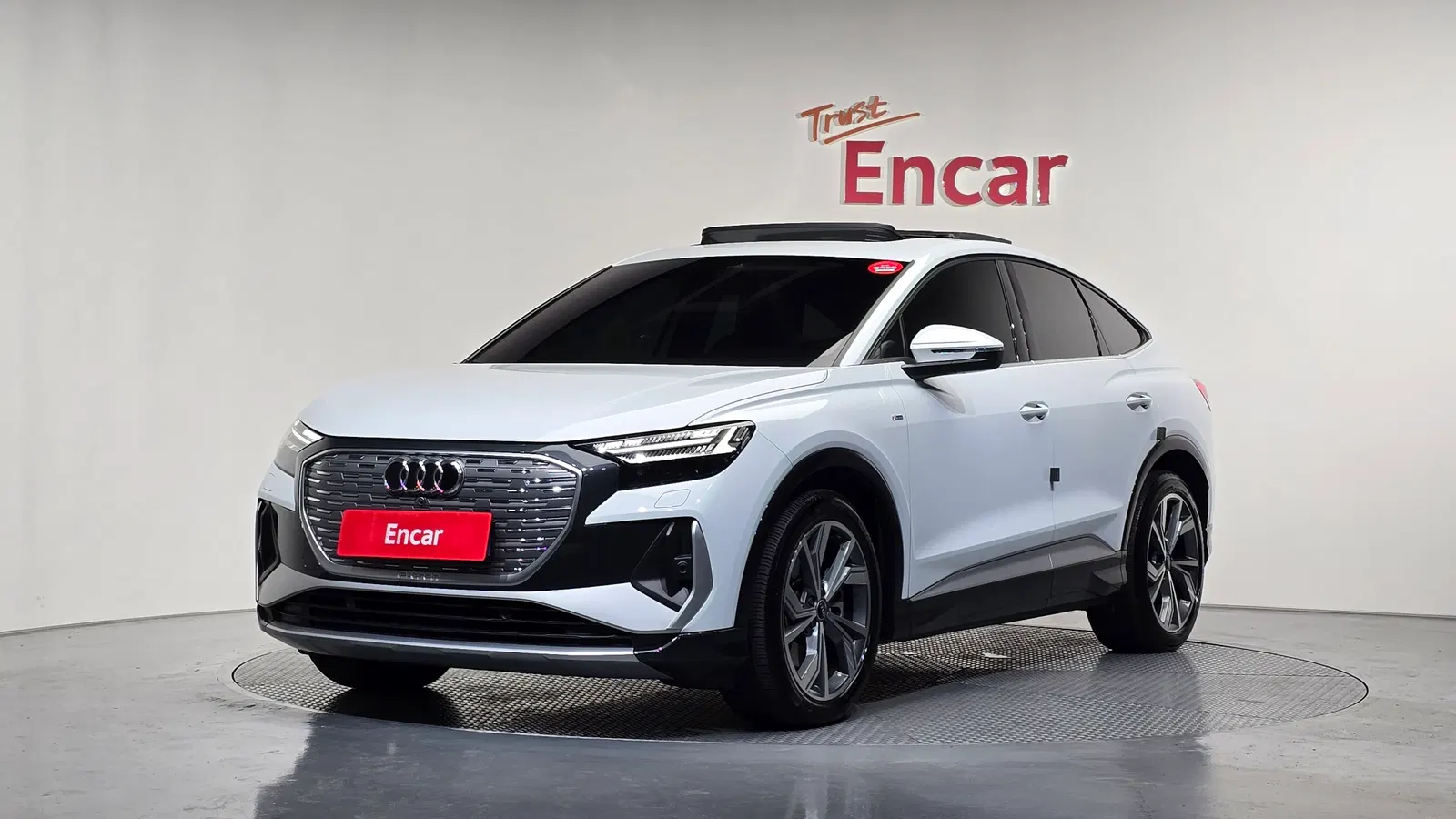 Audi Q4 e-tron (F4) 40 Premium Sportback 2022 — photo 1 sur 30