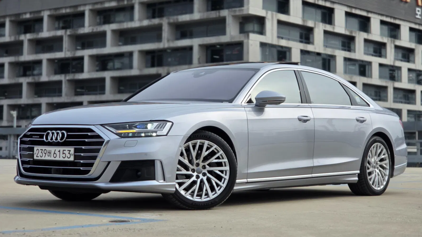 Audi A8 (D5) 55 TFSI Quattro LWB 2020 — photo 1 sur 26