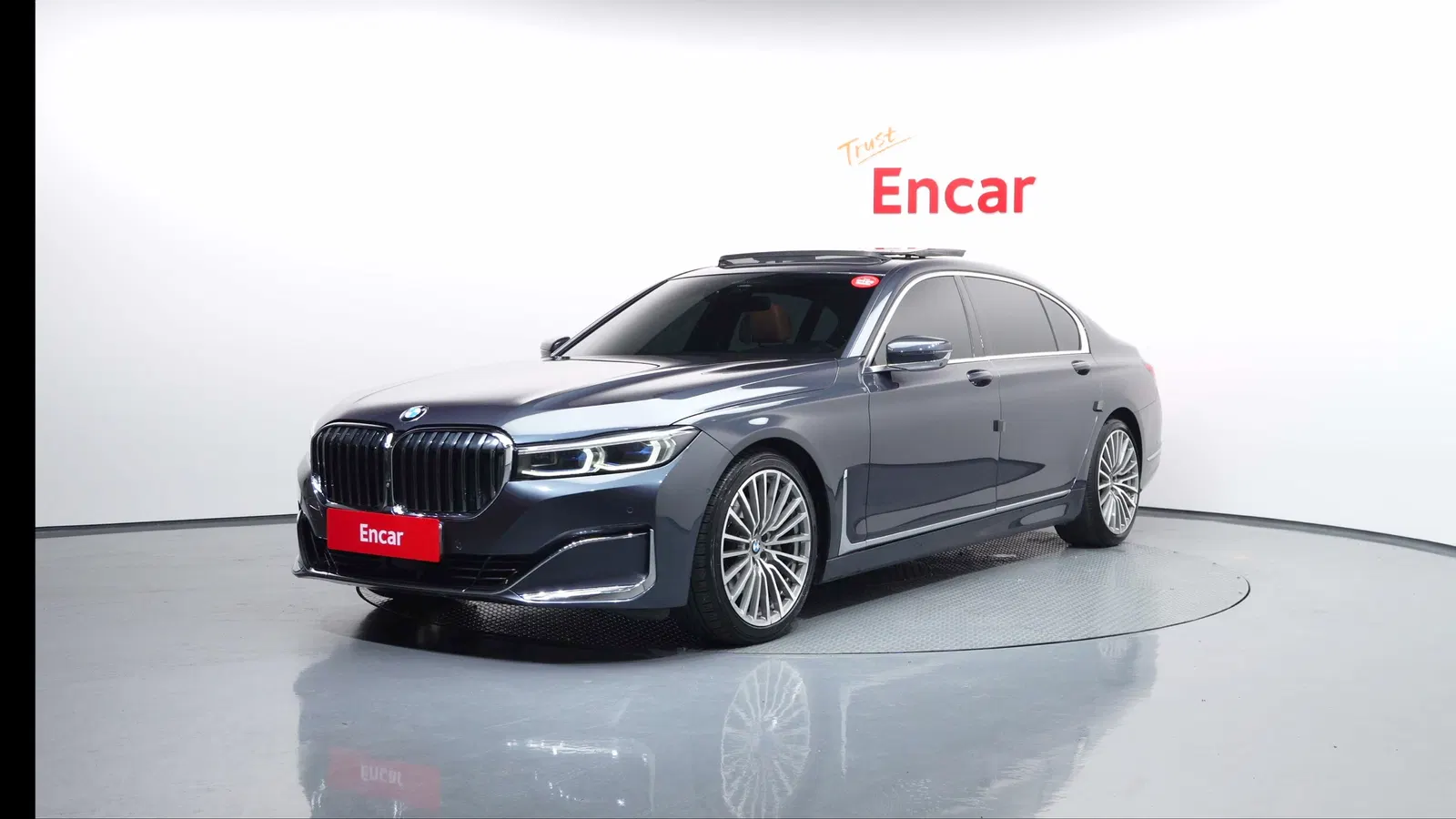BMW Série 7 (G11) 740Li xDrive Design Pure Excellence 2020 — photo 1 sur 39