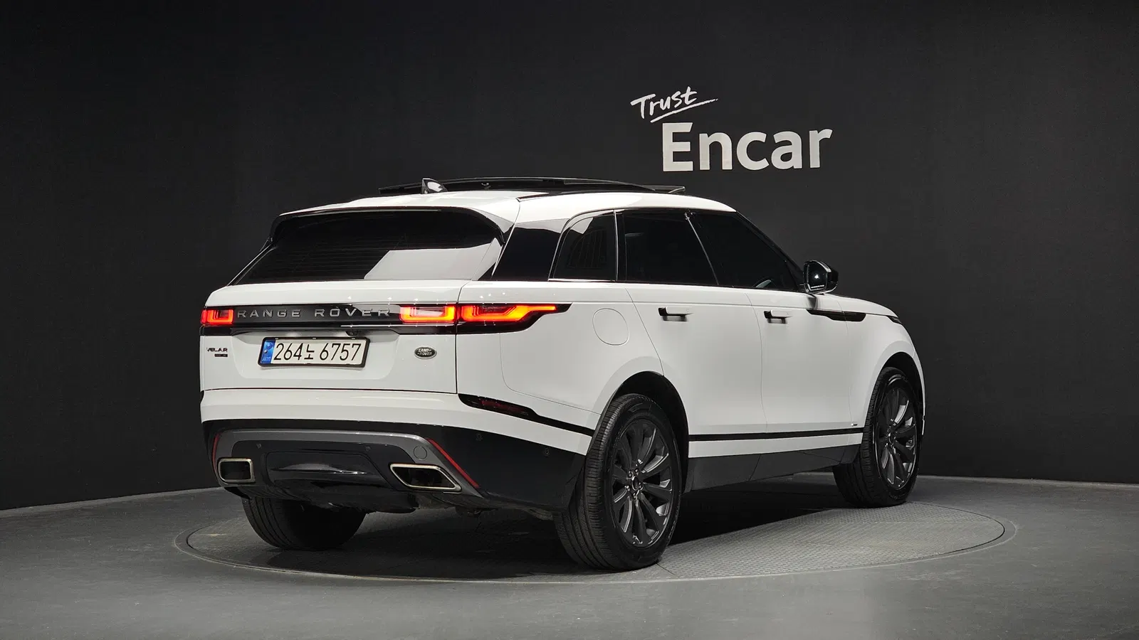 Land Rover Range Rover Velar 3.0 D300 R-Dynamic SE 2018 — photo 1 sur 38