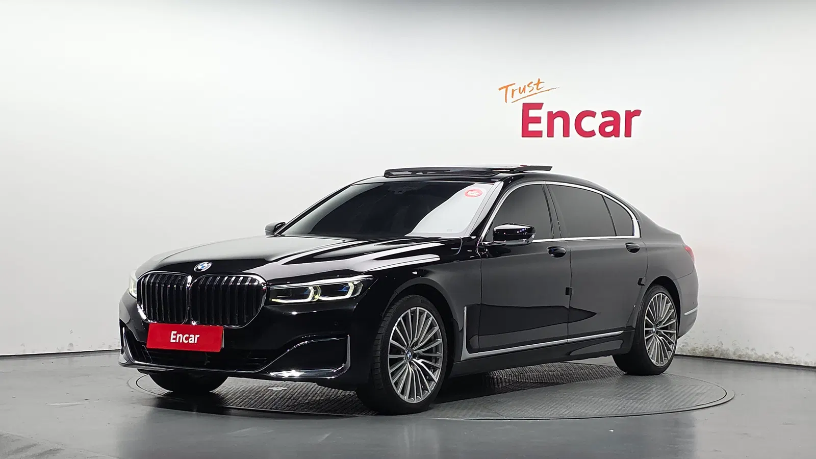 BMW Série 7 (G11) 740Li xDrive Design Pure Excellence 2020 — photo 1 sur 20