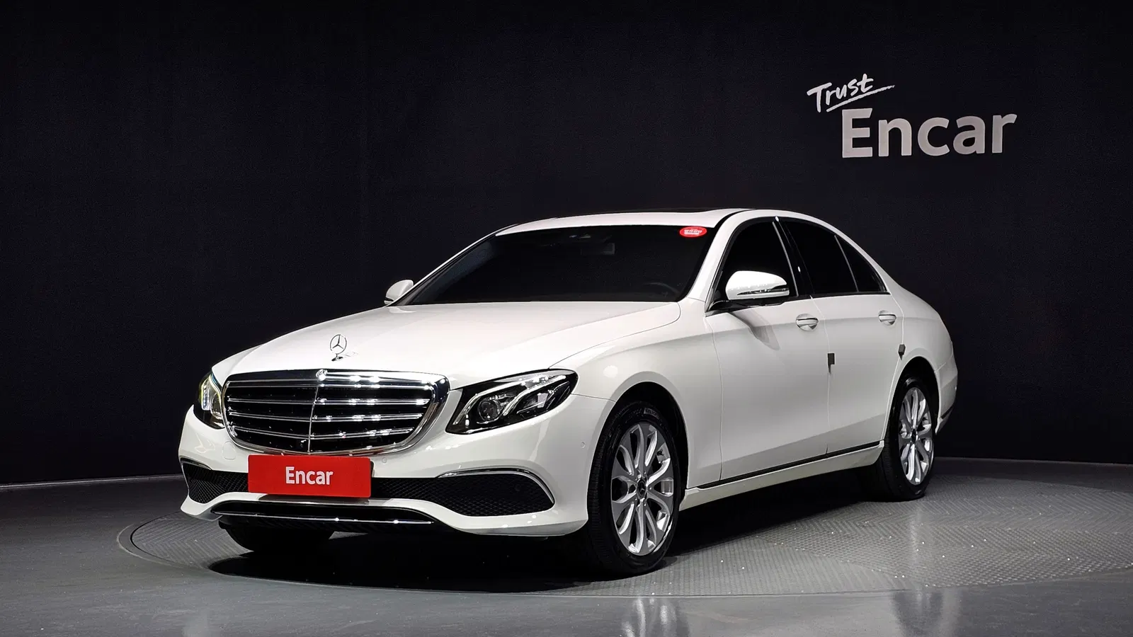 Mercedes-Benz Classe E E300 4MATIC Exclusive Standard (W213) 2018 — photo 1 sur 20