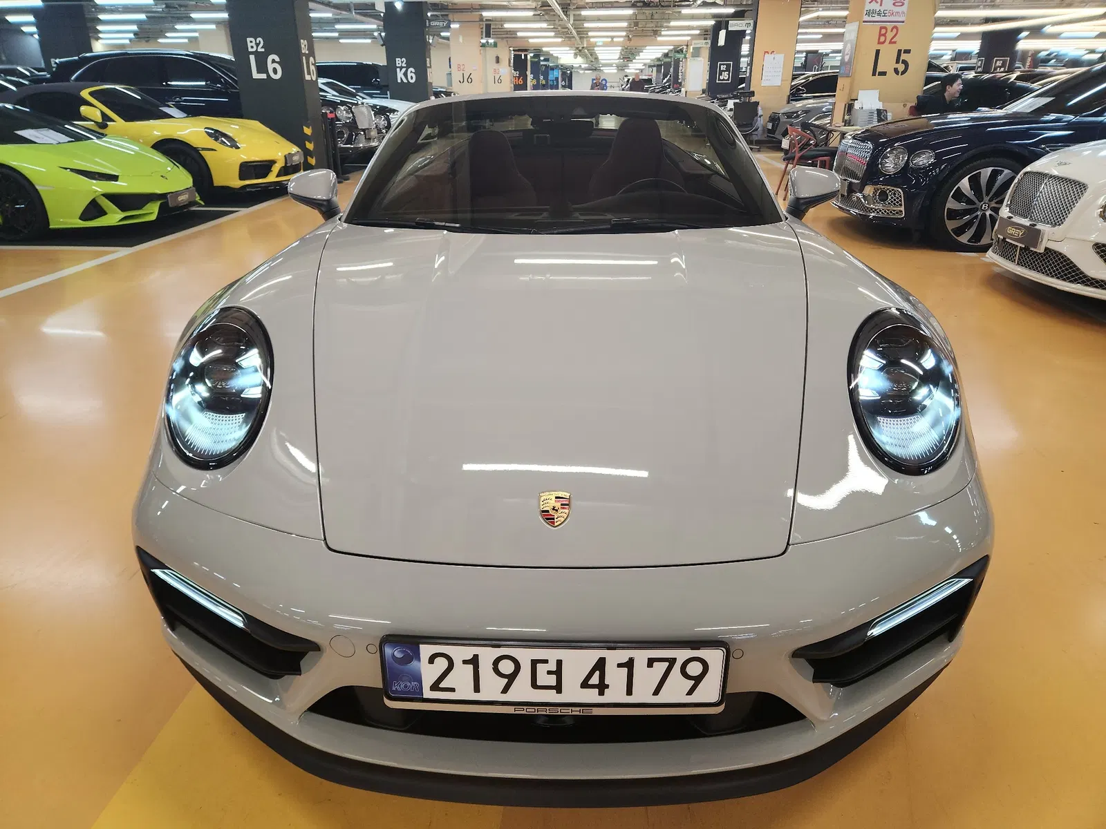 Porsche 911 (992) Carrera 4 GTS Cabriolet 2023 — photo 1 sur 20