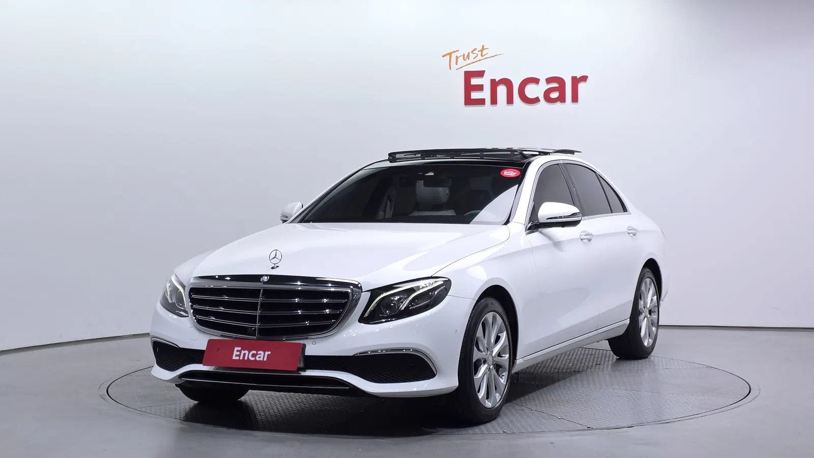 Mercedes-Benz Classe E E300 Exclusive (W213) 2017 — photo 1 sur 20