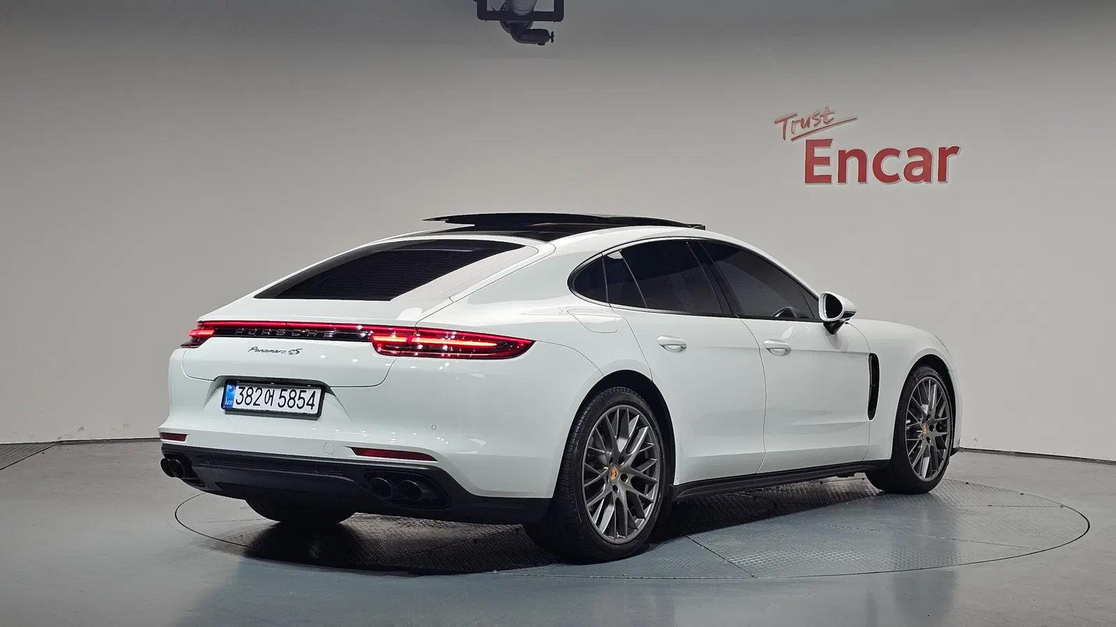 Porsche Panamera (971) 3.0 AWD 2018 — photo 1 sur 35