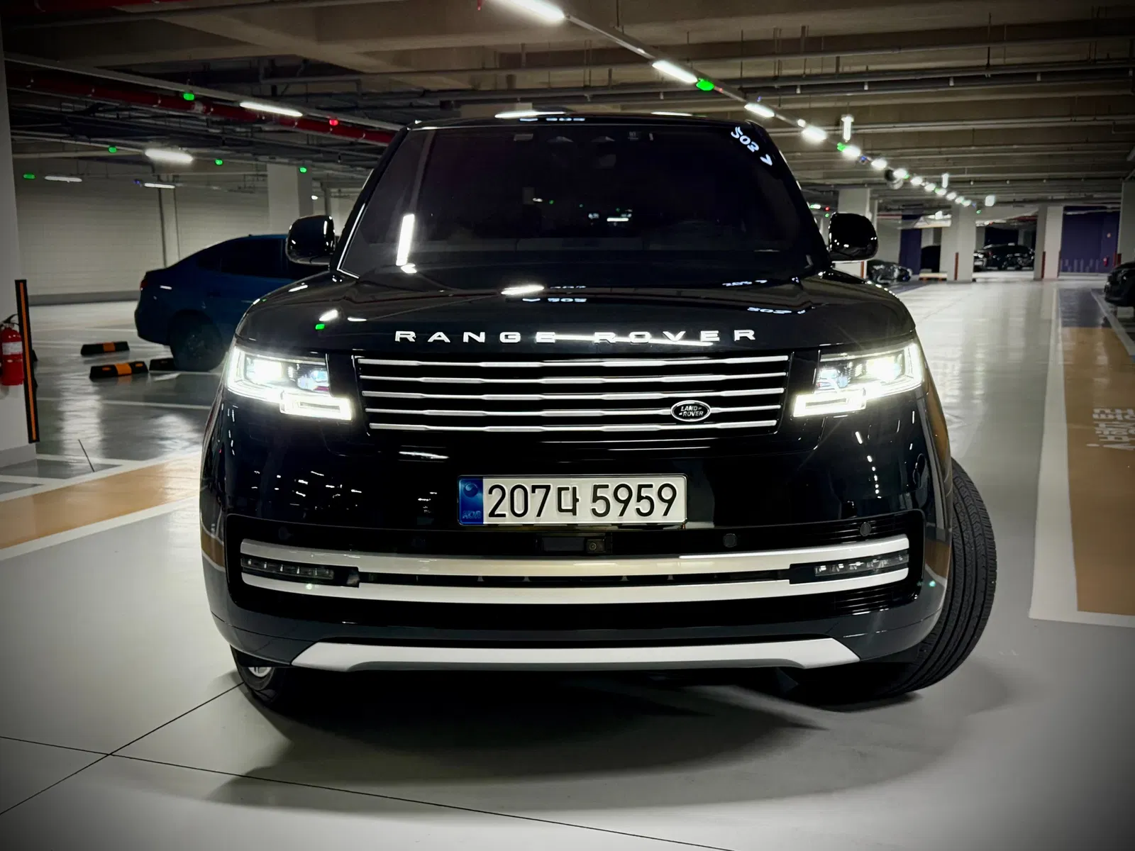 Land Rover Range Rover 5e génération D350 AB LWB 2023 — photo 1 sur 20
