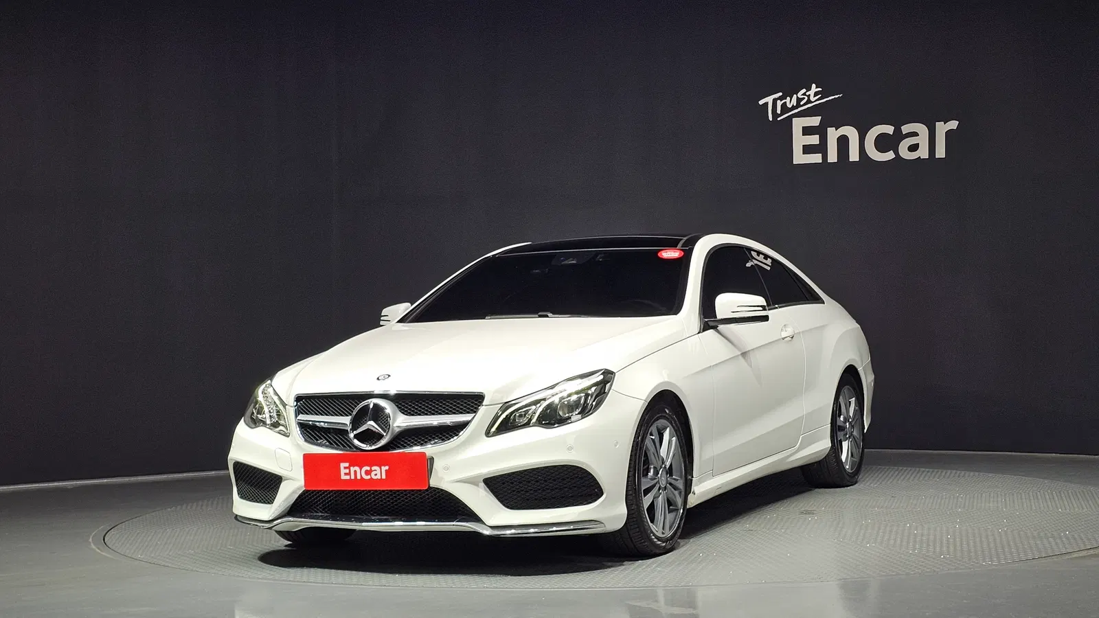 Mercedes-Benz Classe E E200 Coupé (W212) 2014 — photo 1 sur 20