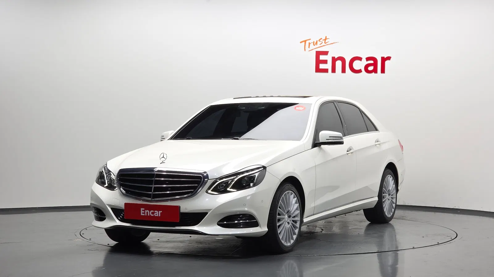 Mercedes-Benz Classe E E300 Elegance (W212) 2015 — photo 1 sur 20