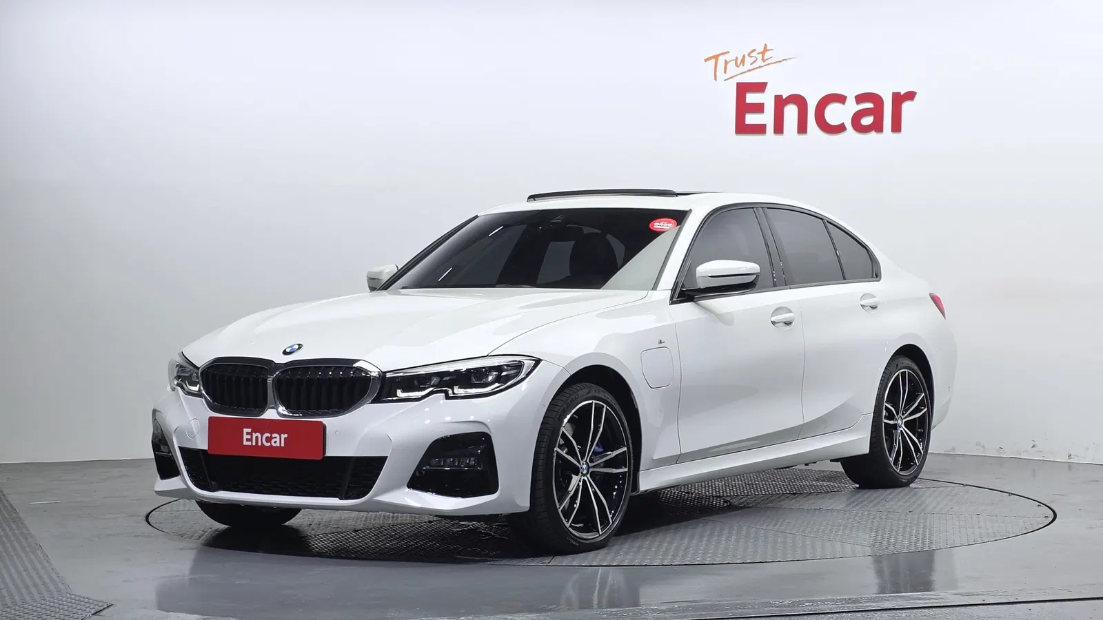 BMW Série 3 (G20) 330e M Sport 2021 — photo 1 sur 35