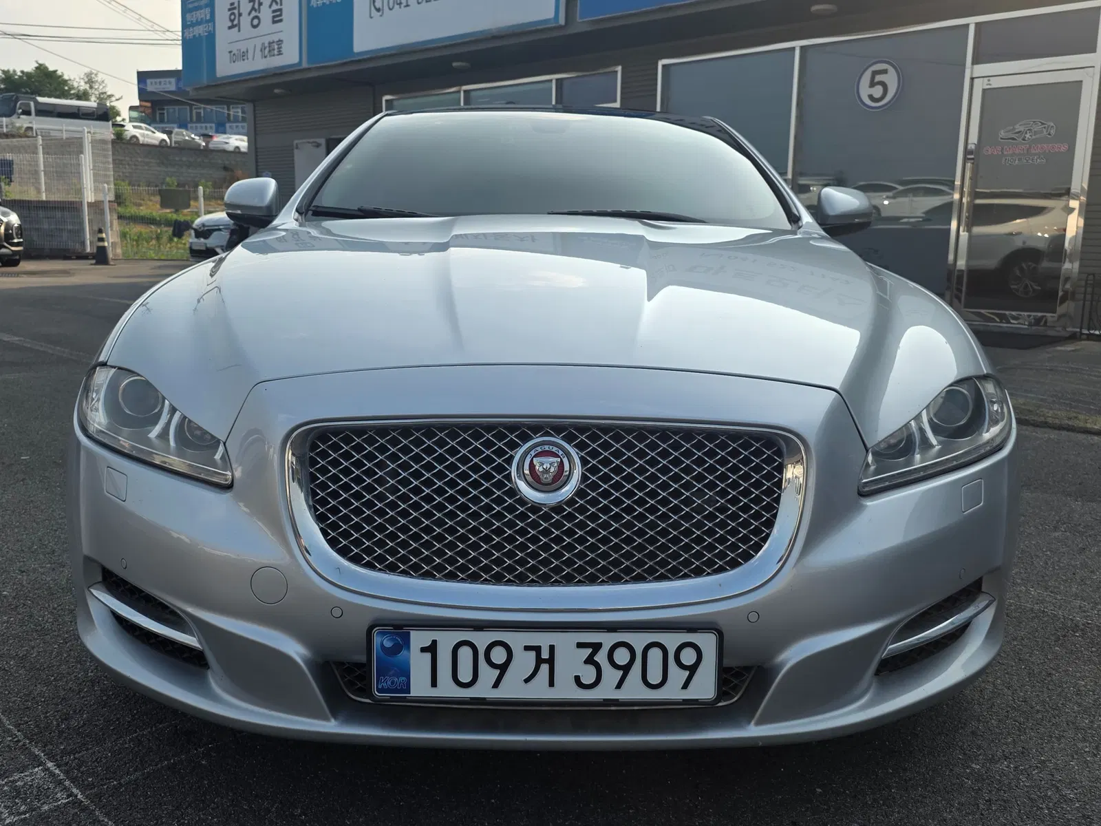 Jaguar All New XJ 3.0D Premium Luxury LWB 2015 — photo 1 sur 26