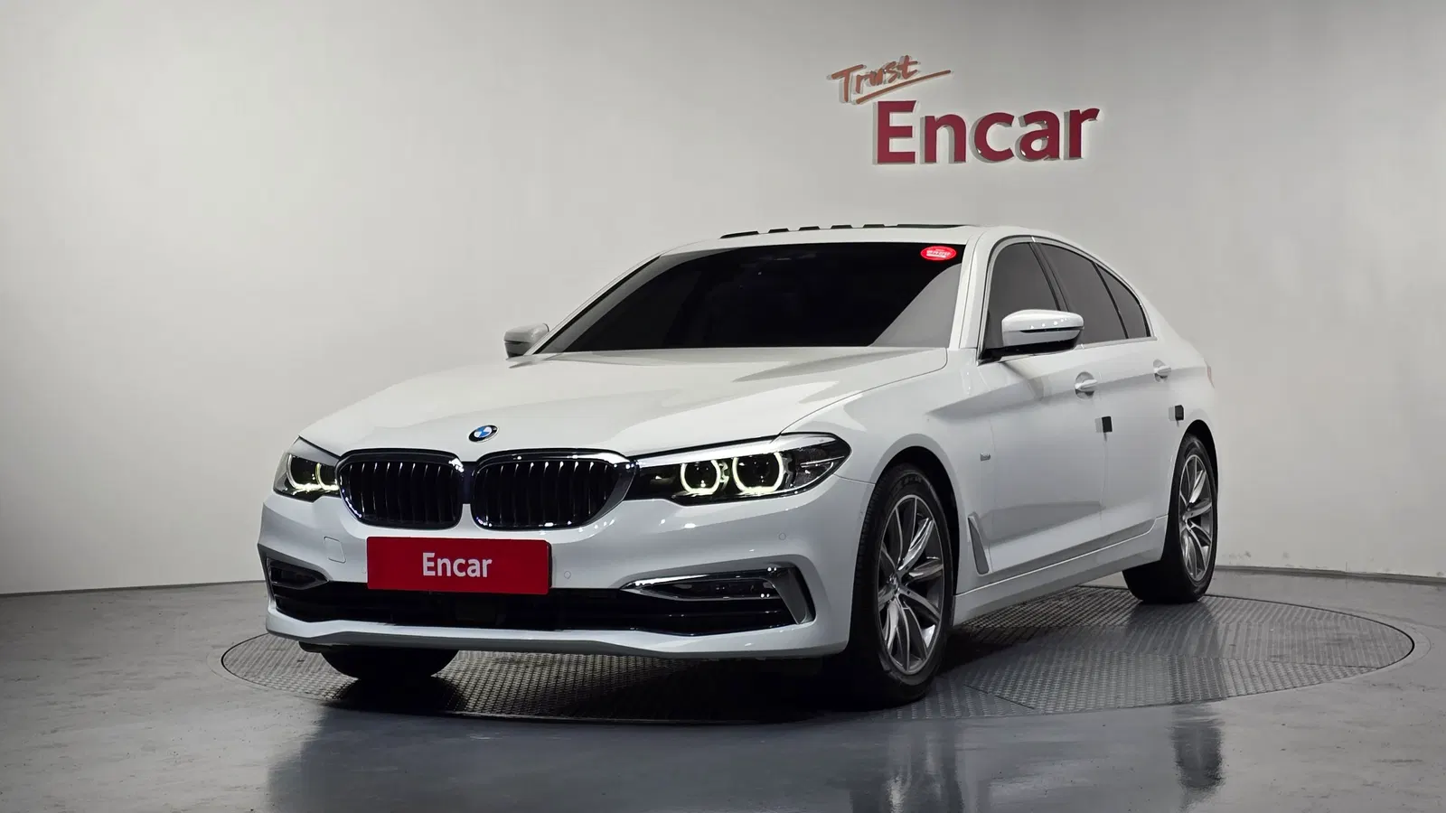 BMW Série 5 (G30) 520i Luxury 2018 — photo 1 sur 34