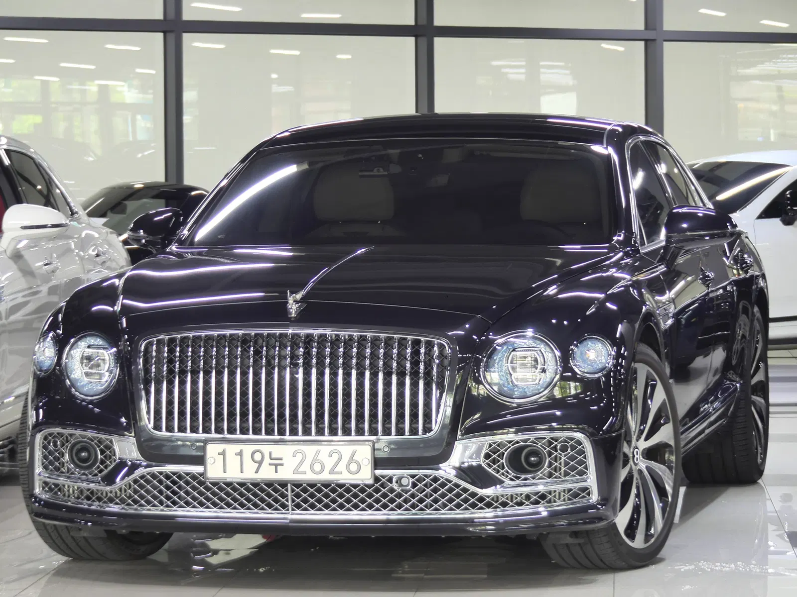 Bentley Flying Spur 3e génération 4.0 Azure 2023 — photo 1 sur 23