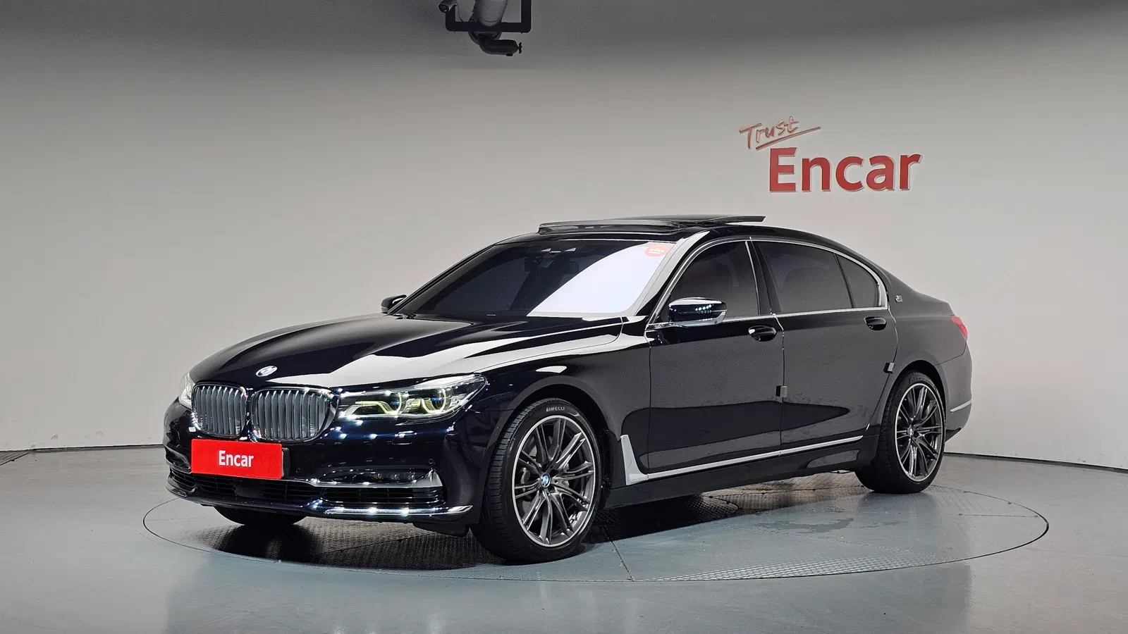BMW Série 7 (G11) 750Li xDrive Vision 100 Edition 2017 — photo 1 sur 37
