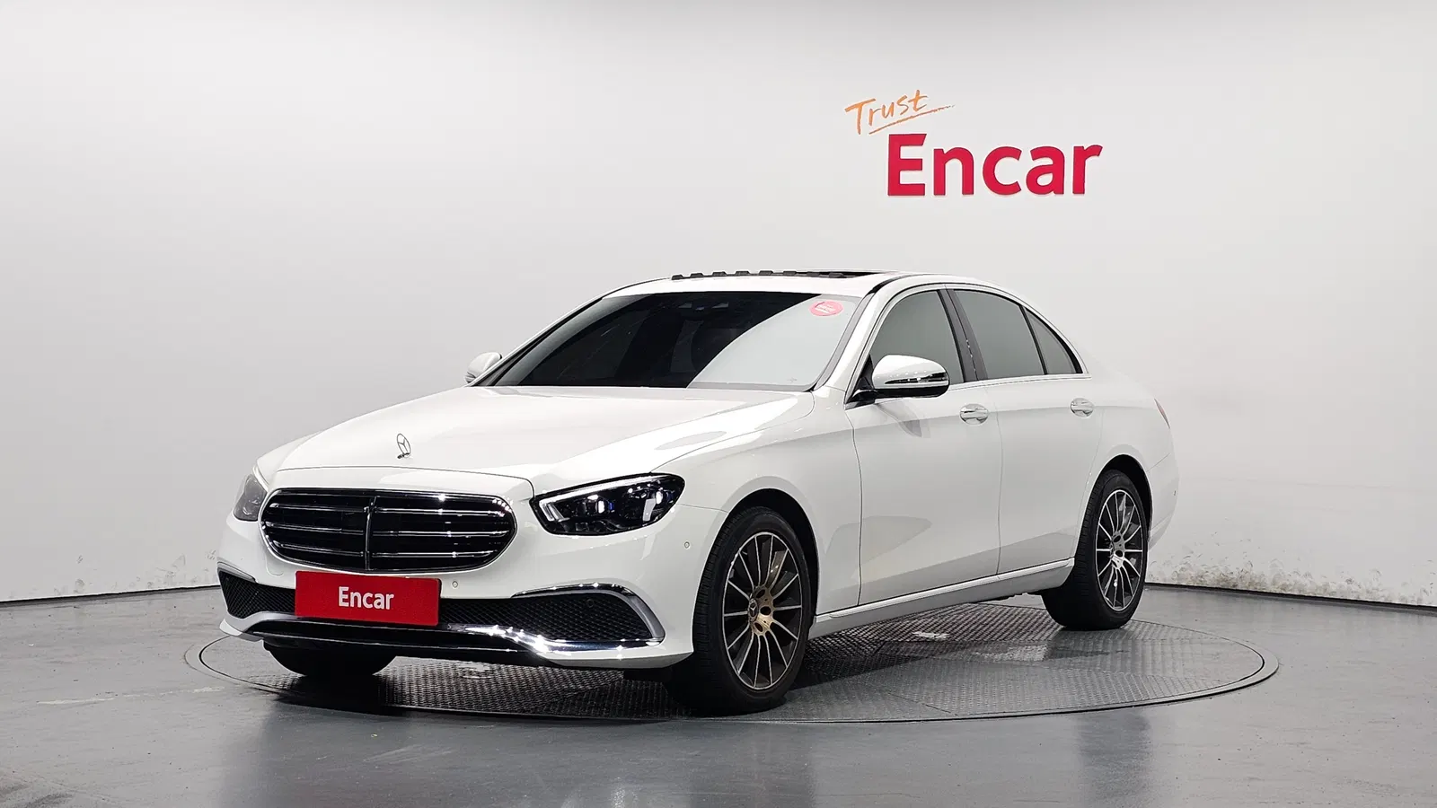 Mercedes-Benz Classe E E250 Exclusive (W213) 2021 — photo 1 sur 36