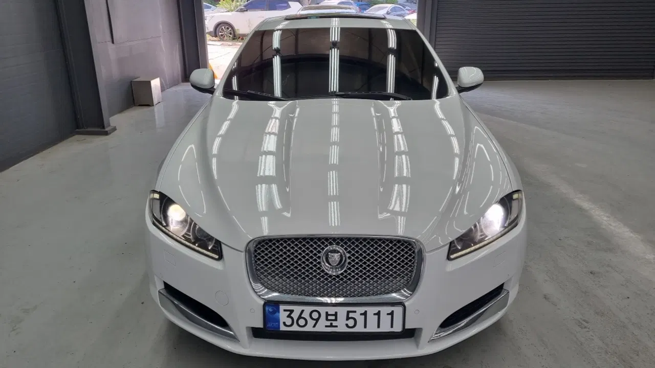 Jaguar New XF 2.0 Luxury 2013 — photo 1 sur 24