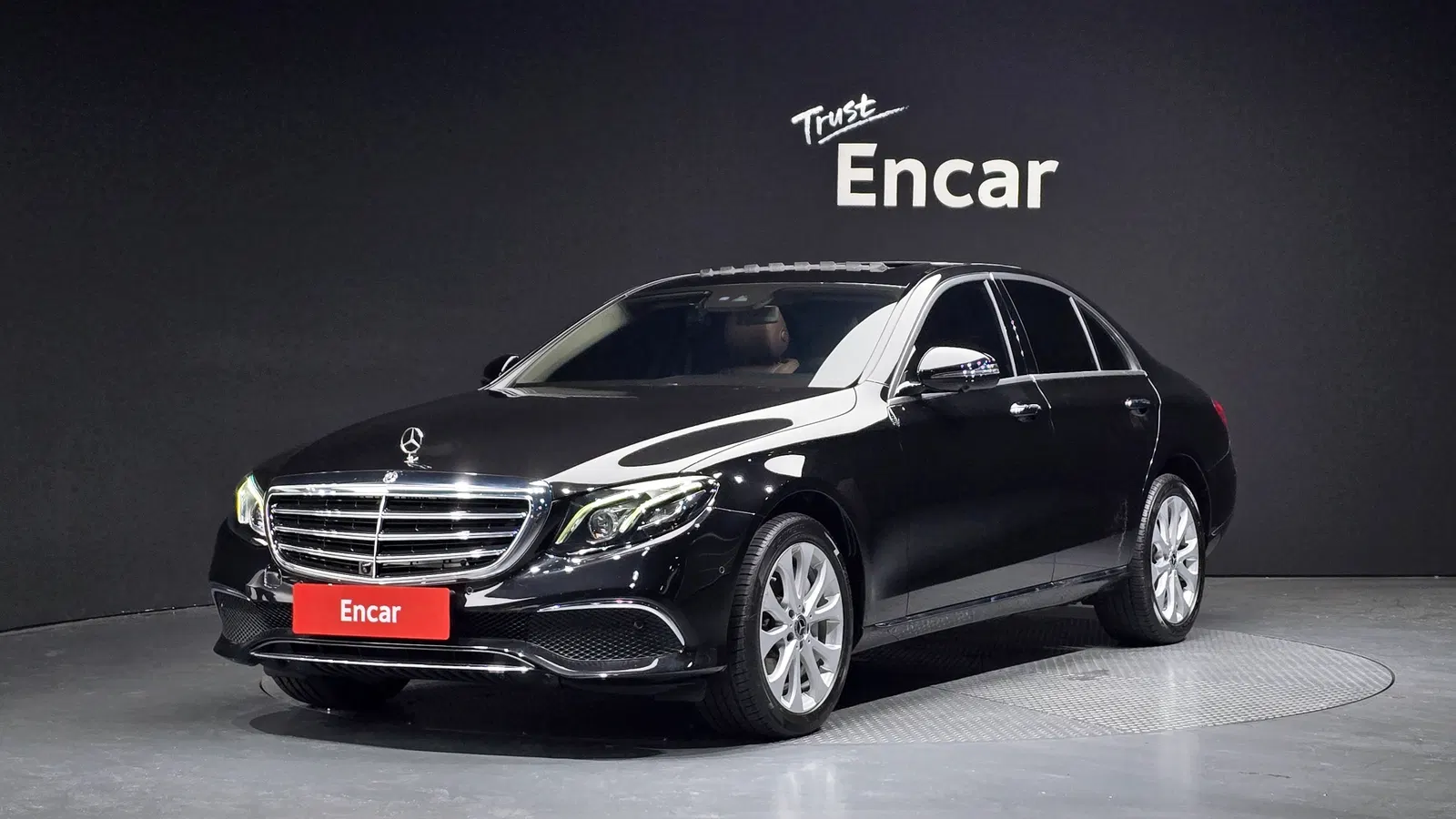 Mercedes-Benz Classe E E300 4MATIC Exclusive Standard (W213) 2018 — photo 1 sur 20