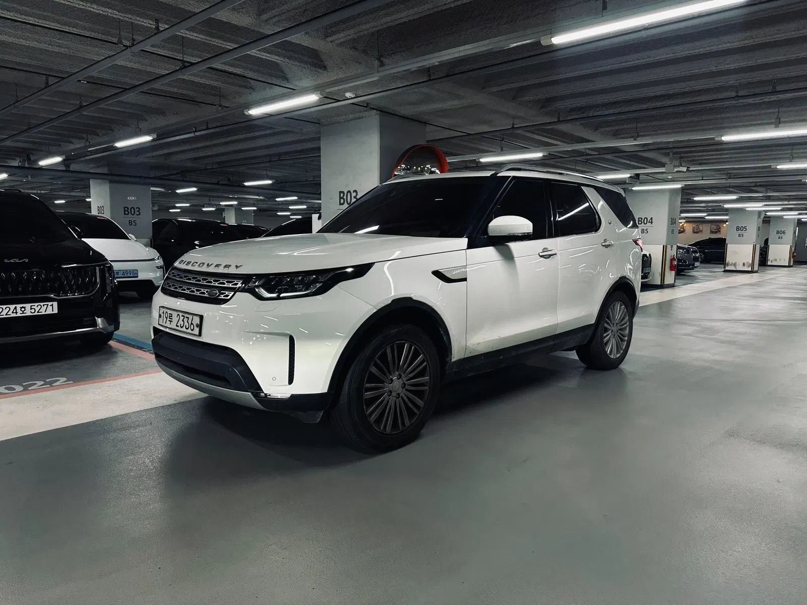 Land Rover Discovery 5 3.0 TD6 HSE Luxury 2017 — photo 1 sur 26