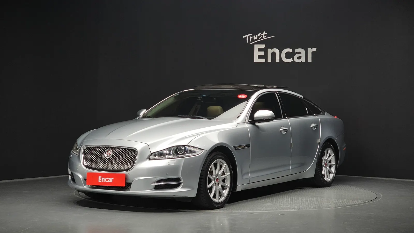 Jaguar All New XJ 2.0 Luxury SWB 2014 — photo 1 sur 20