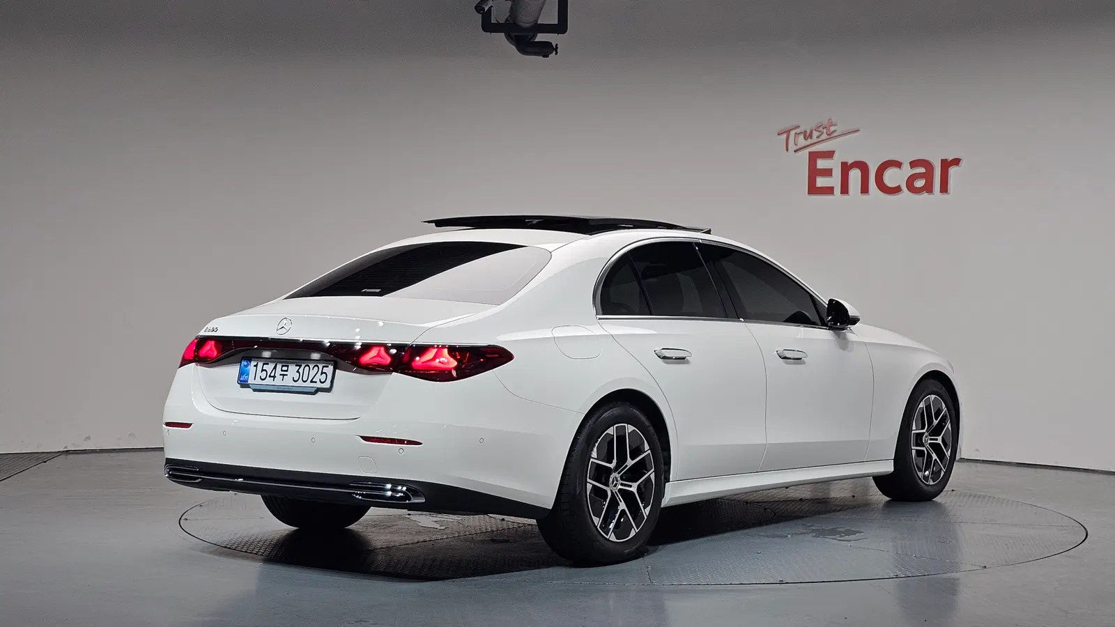 Mercedes-Benz Classe E E200 Avantgarde (W214) 2025 — photo 1 sur 36