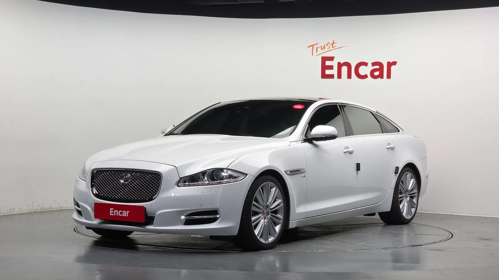 Jaguar All New XJ 3.0 SC AWD Portfolio LWB 2014 — photo 1 sur 20