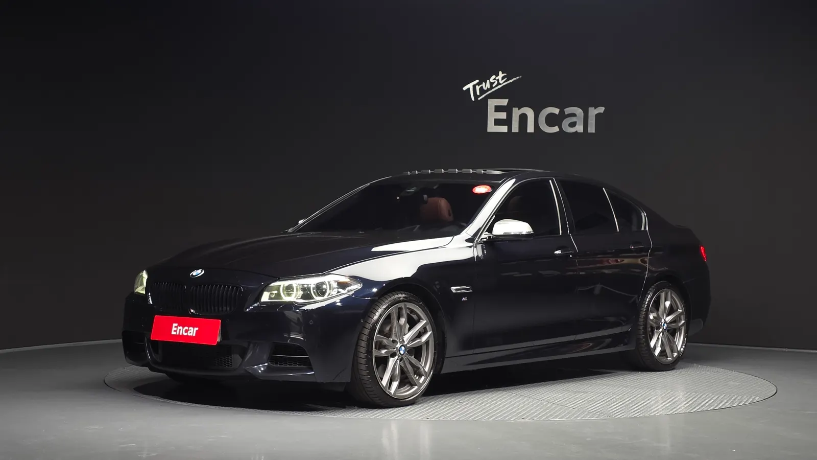 BMW Série 5 (F10) M550d xDrive 2015 — photo 1 sur 26