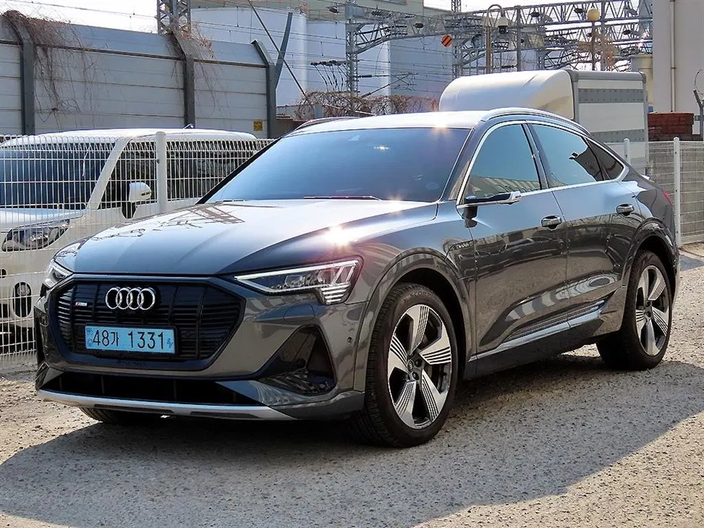 Audi e-tron 55 Quattro Sportback 2022 — photo 1 sur 26