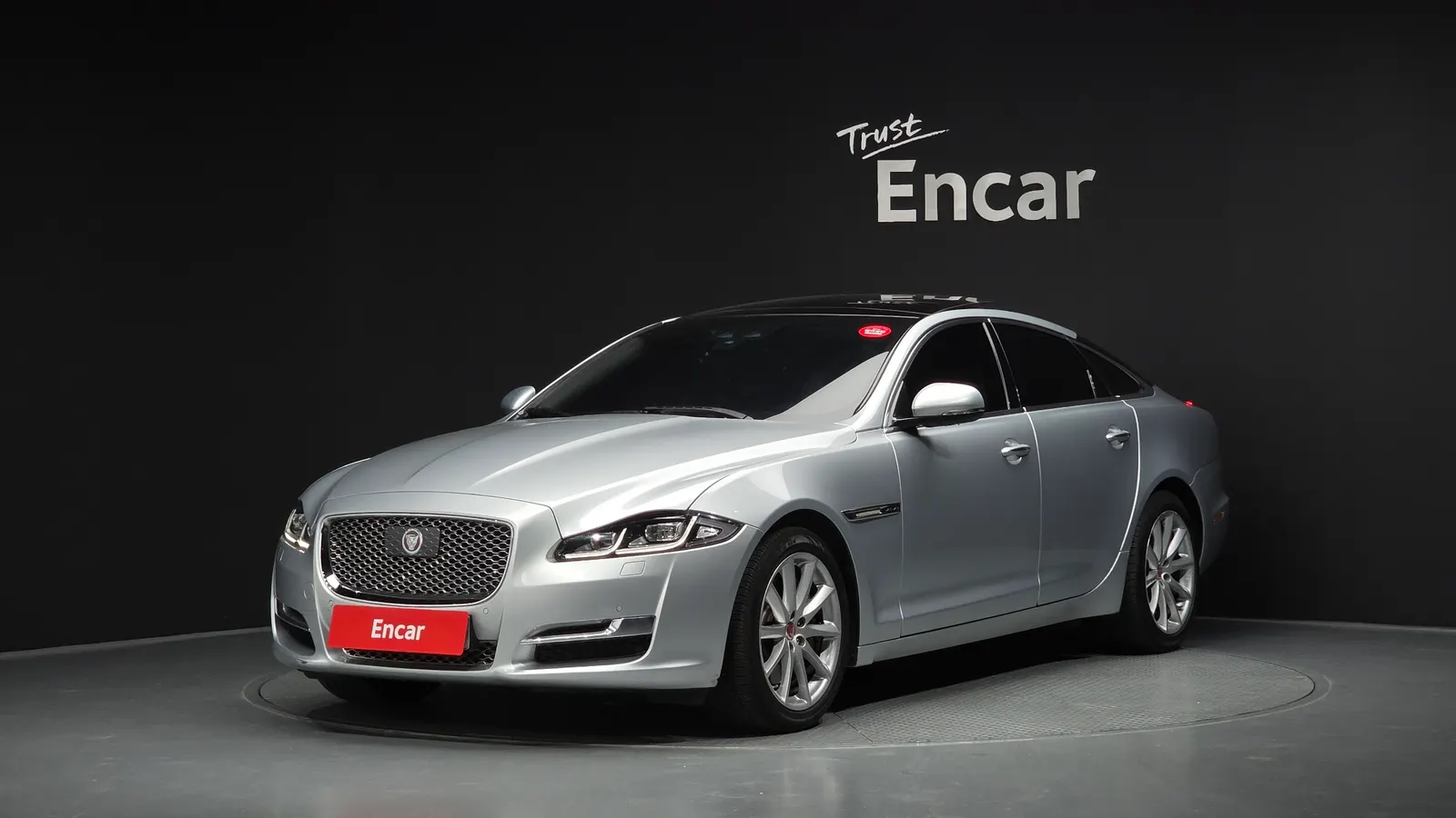 Jaguar All New XJ 3.0D Premium Luxury SWB 2018 — photo 1 sur 34