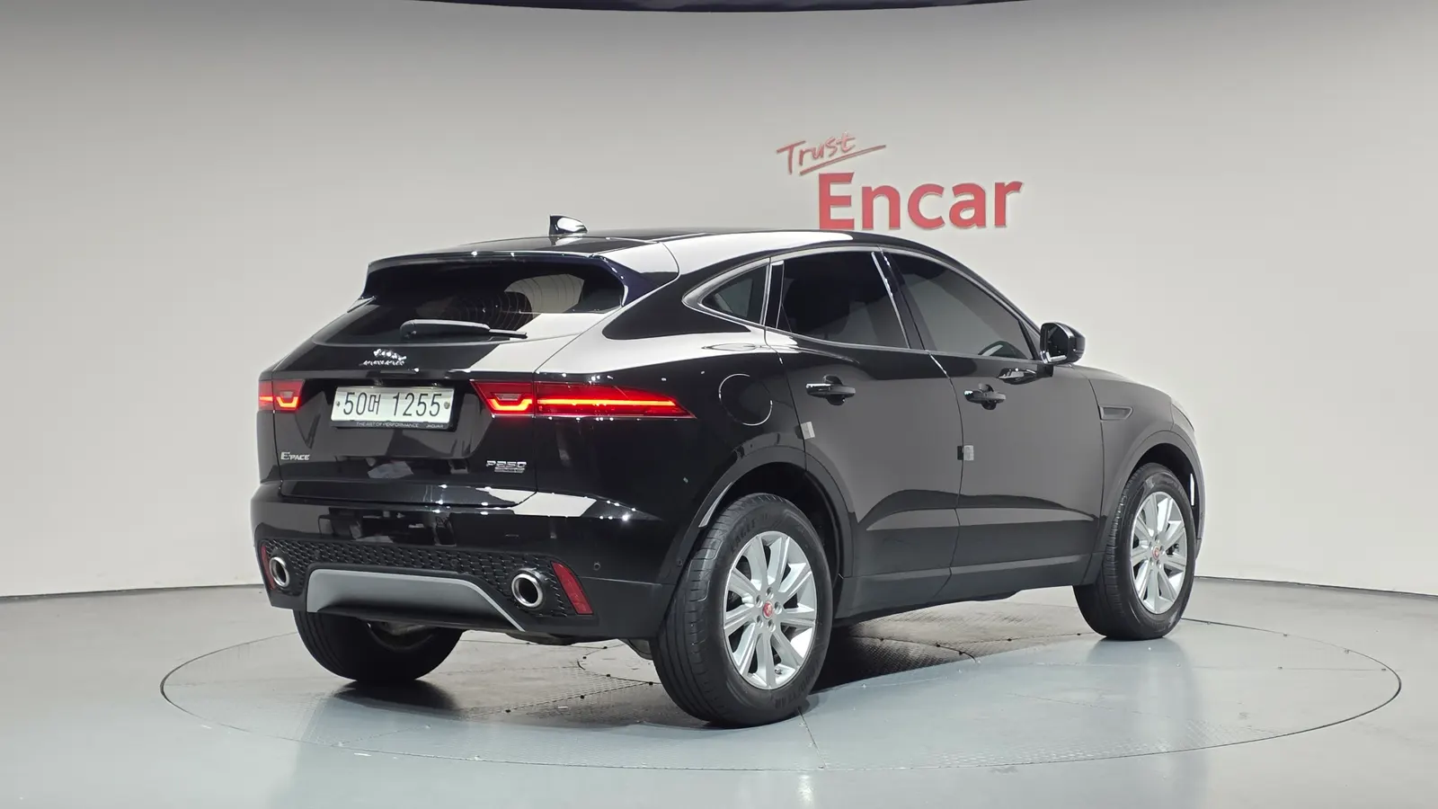 Jaguar E-PACE P250 S 2018 — photo 1 sur 33