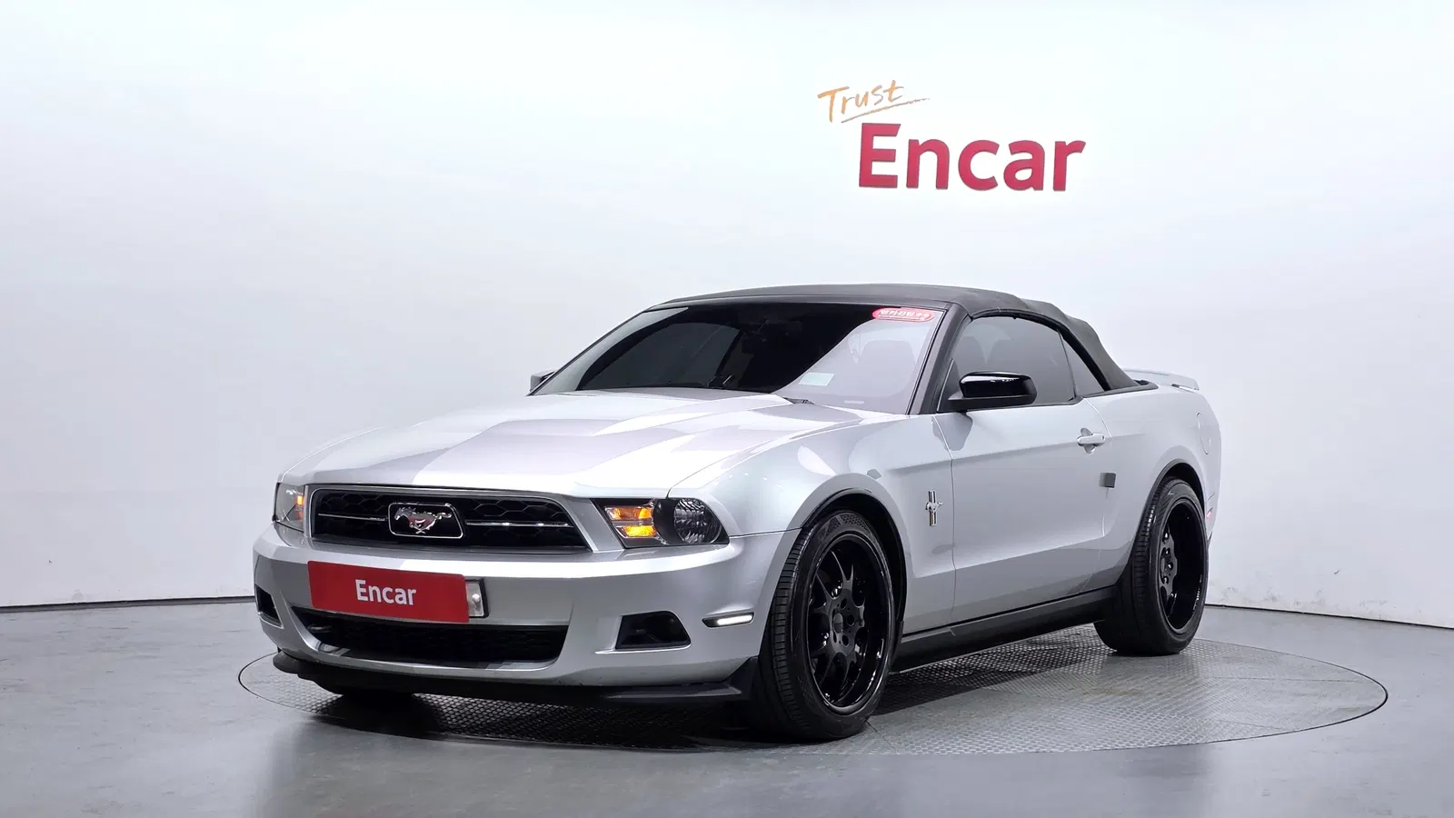 Ford Mustang Convertible 2011 — photo 1 sur 35