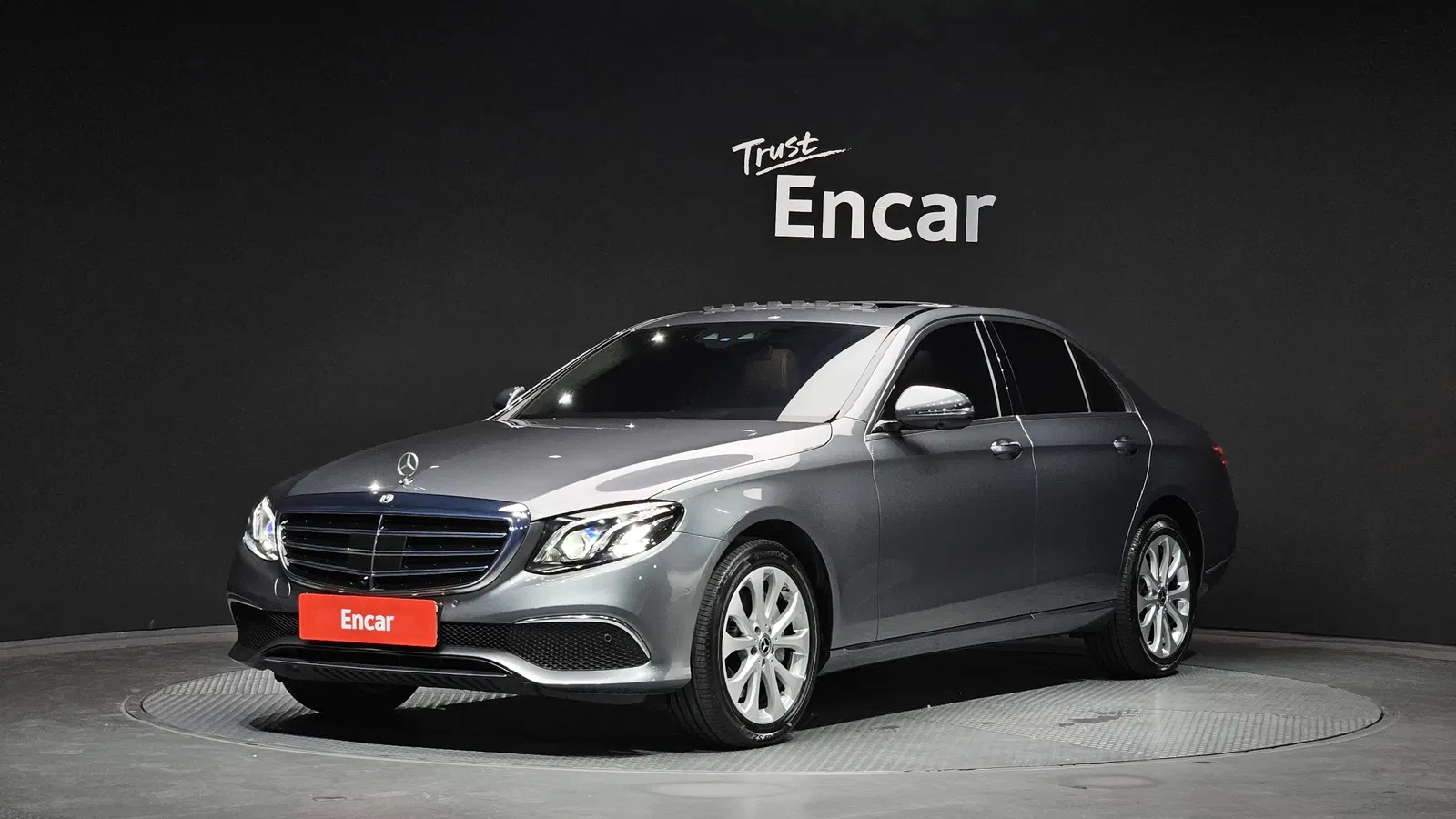 Mercedes-Benz Classe E E300 4MATIC Exclusive (W213) 2020 — photo 1 sur 20