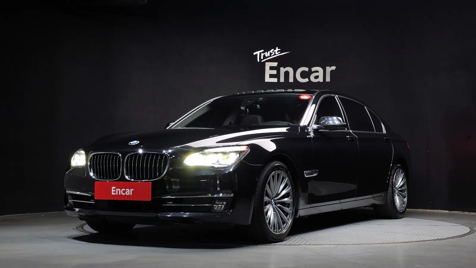 BMW Série 7 (F01) 750Li xDrive B&O Edition 2015 — photo 1 sur 20