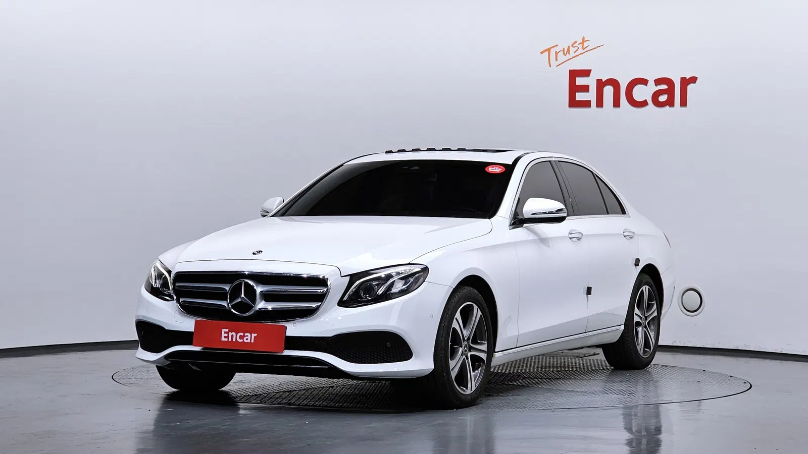 Mercedes-Benz Classe E E220d Avantgarde (W213) 2019 — photo 1 sur 33