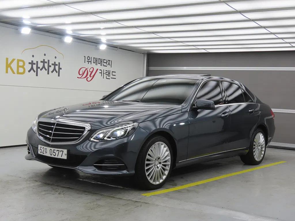 Mercedes-Benz Classe E E300 Elegance (W212) 2016 — photo 1 sur 26