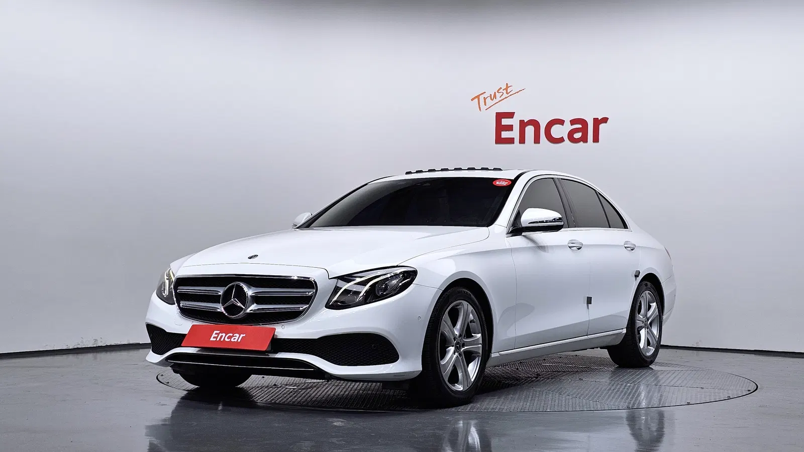 Mercedes-Benz Classe E E200 Avantgarde (W213) 2018 — photo 1 sur 36