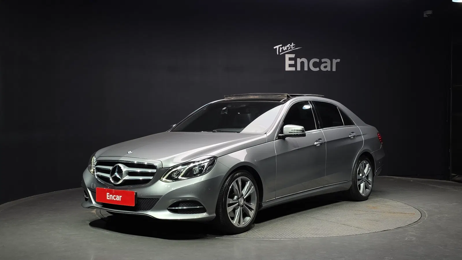 Mercedes-Benz Classe E E300 4MATIC Avantgarde (W212) 2014 — photo 1 sur 20