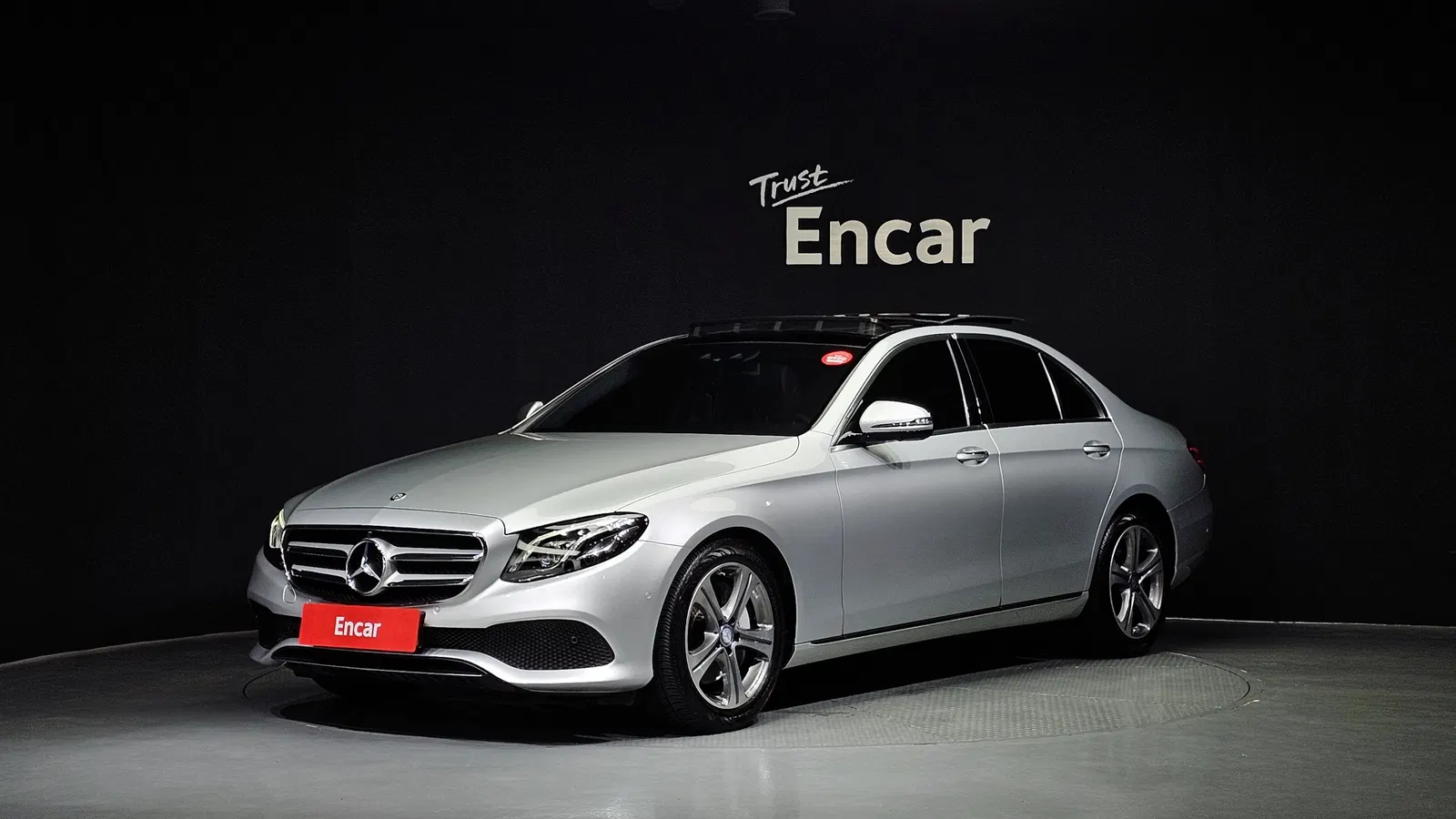 Mercedes-Benz Classe E E300 Avantgarde (W213) 2017 — photo 1 sur 20