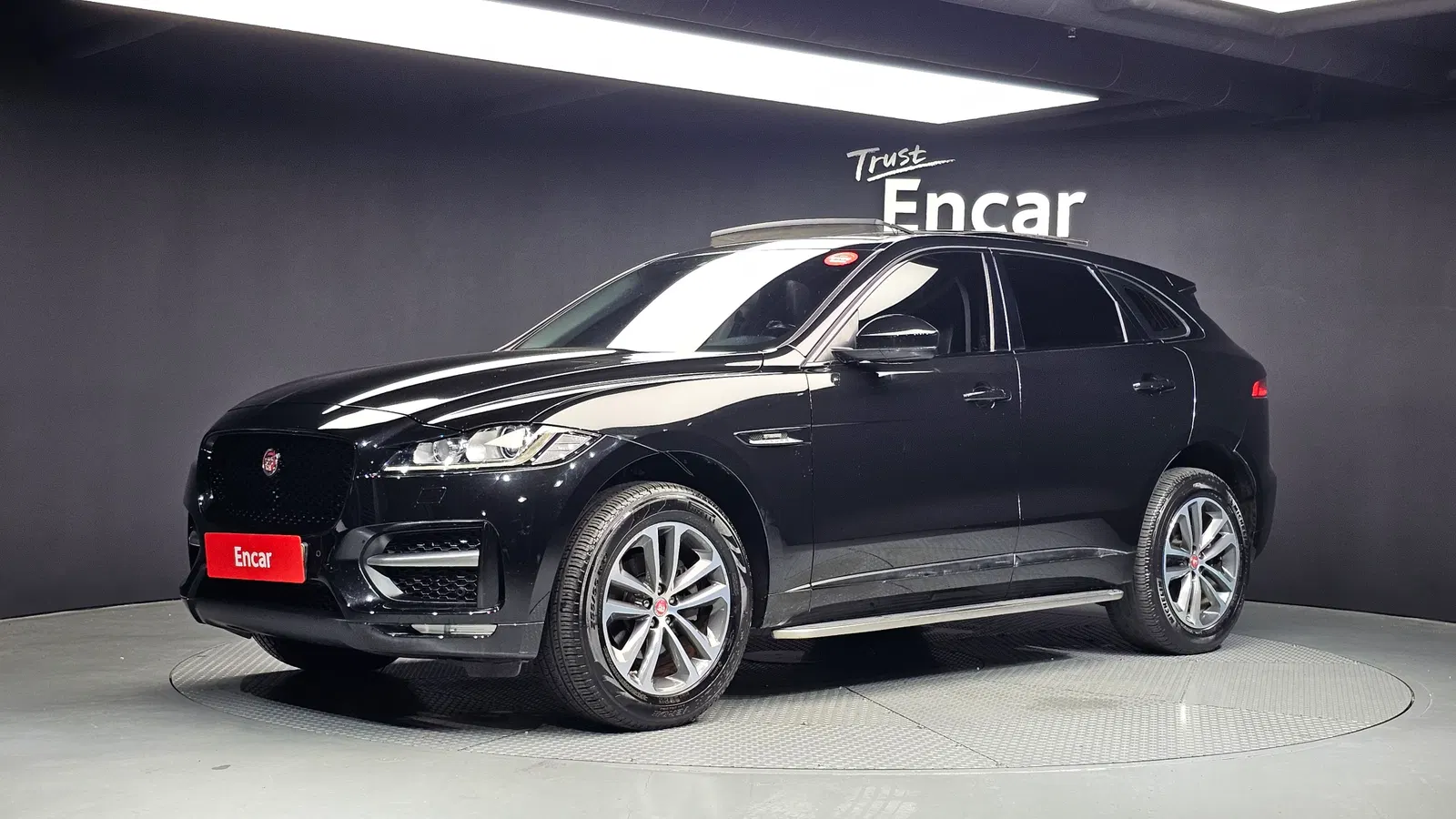 Jaguar F-PACE 20d R-Sport 2017 — photo 1 sur 20