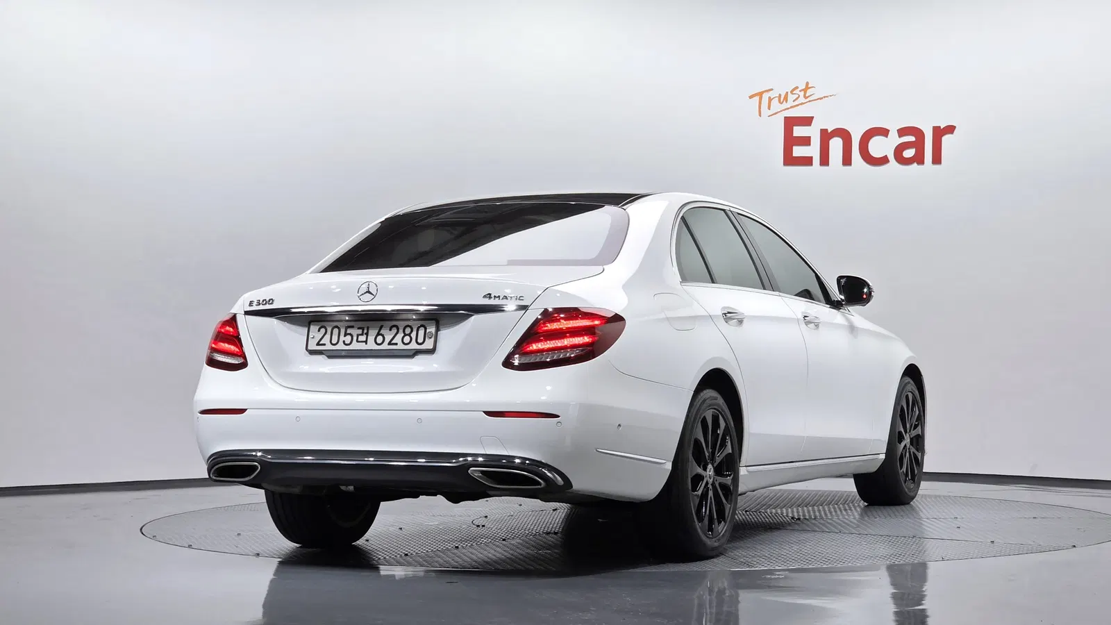 Mercedes-Benz Classe E E300 4MATIC Exclusive (W213) 2018 — photo 1 sur 33