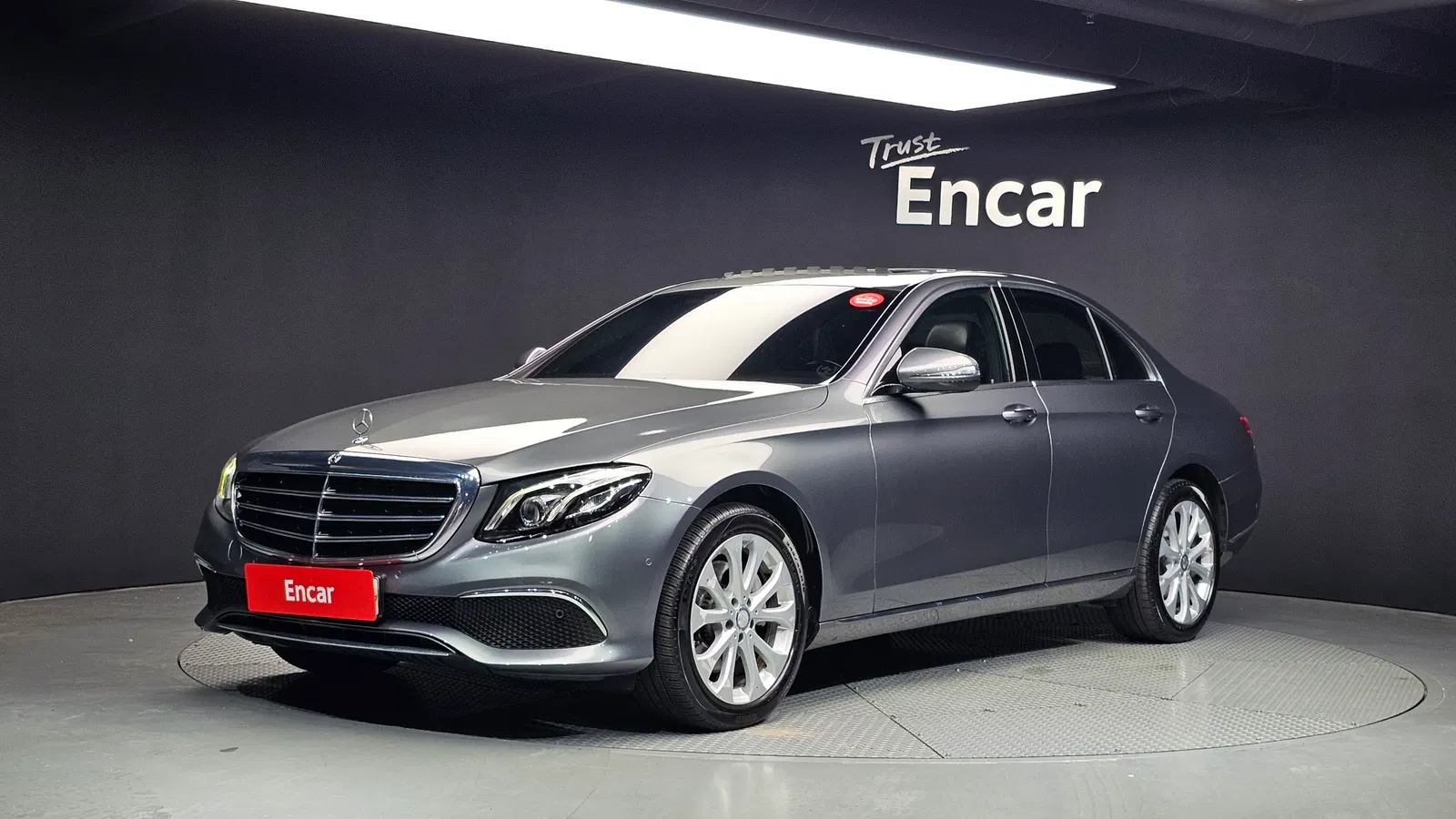 Mercedes-Benz Classe E E220d Exclusive (W213) 2017 — photo 1 sur 26