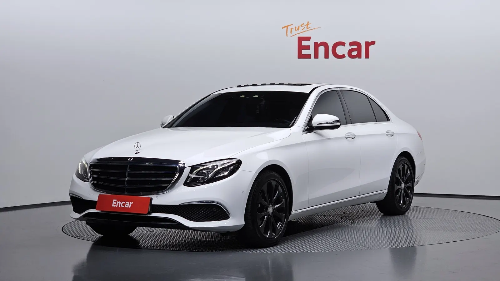 Mercedes-Benz Classe E E220d Exclusive (W213) 2017 — photo 1 sur 20