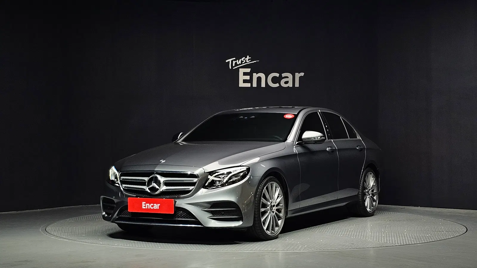 Mercedes-Benz Classe E AMG Line · E300 4MATIC (W213) 2018 — photo 1 sur 32