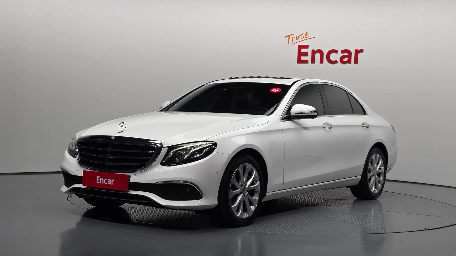 Mercedes-Benz Classe E E220d Exclusive (W213) 2017 — photo 1 sur 20