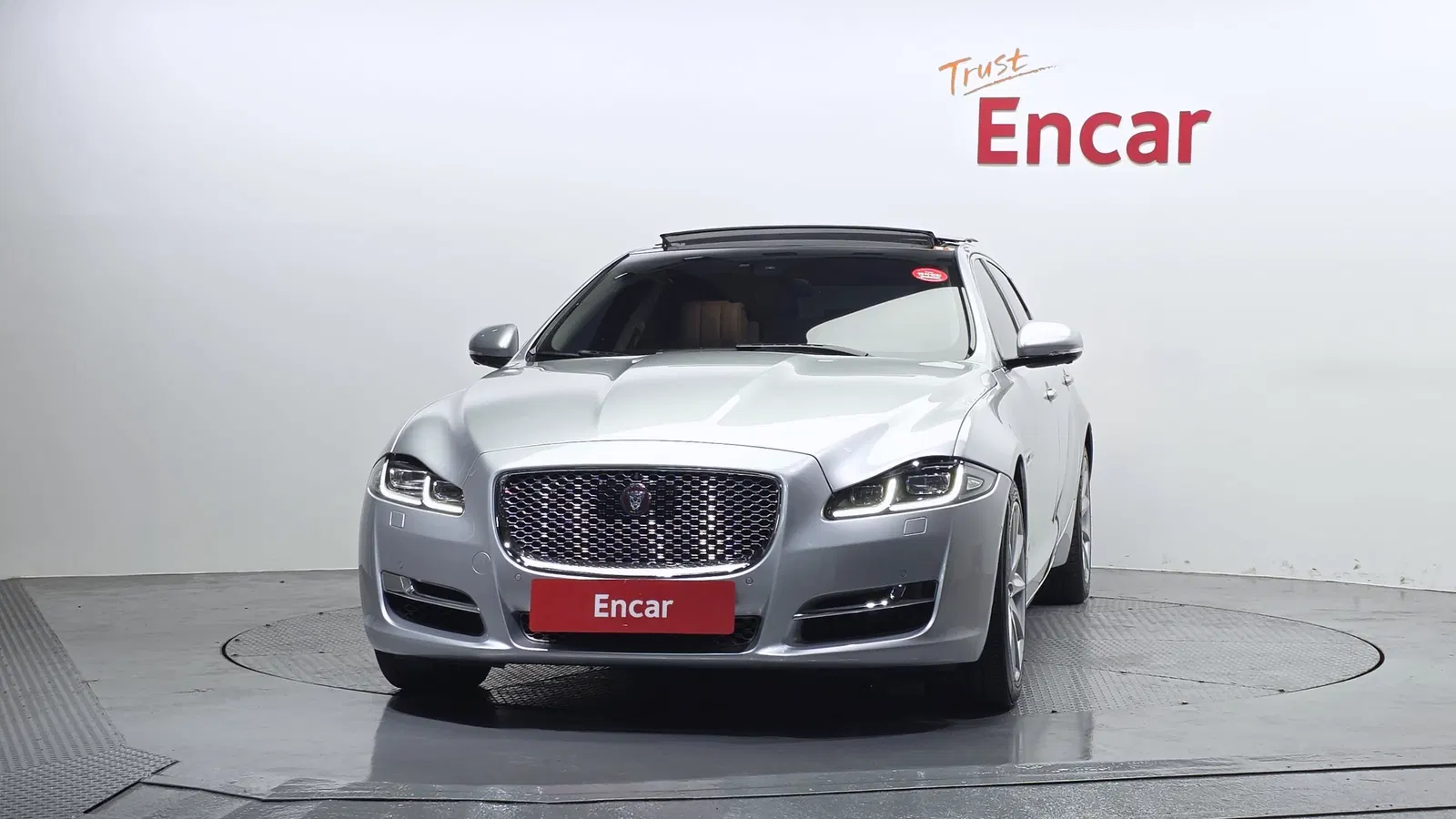Jaguar All New XJ 3.0D Premium Luxury LWB 2017 — photo 1 sur 26